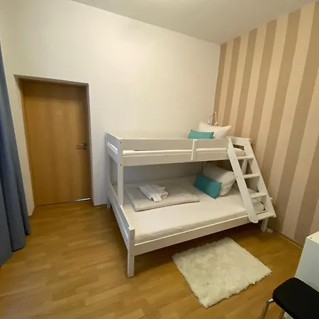 Zur Schleuse - Ferienwohnung Bis 6 Personen Mit Gem Garten Rostock Exterior photo