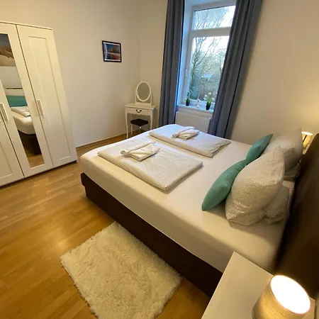 Zur Schleuse - Ferienwohnung Bis 6 Personen Mit Gem Garten Rostock Exterior photo
