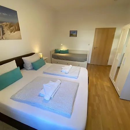 Zur Schleuse - Ferienwohnung Bis 6 Personen Mit Gem Garten Rostock Exterior photo