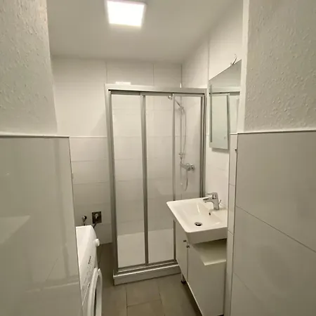 Zur Schleuse - Ferienwohnung Bis 6 Personen Mit Gem Garten Rostock Exterior photo