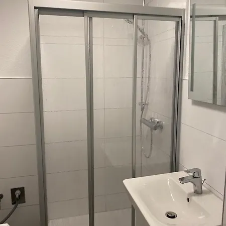 Zur Schleuse - Ferienwohnung Bis 6 Personen Mit Gem Garten Rostock Exterior photo