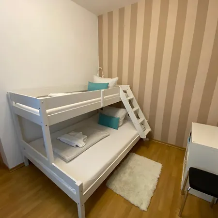 Zur Schleuse - Ferienwohnung Bis 6 Personen Mit Gem Garten Rostock Exterior photo